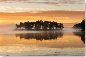 Leo Seidel, Sonnenaufgang am Oerken (See, Insel, Sonnenaufgang, Reflexionen, Island, Landschaft, Treppenhaus, Wohnzimmer, Wunschgröße, Fotokunst, bunt)