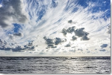 Tom Lichtenwalter, Skytrails (See, Meer, Wolken, Horizont, Stimmung,  Fotokunst, Wohnzimmer, Arztpraxis, Treppenhaus, Wunschgröße, bunt)