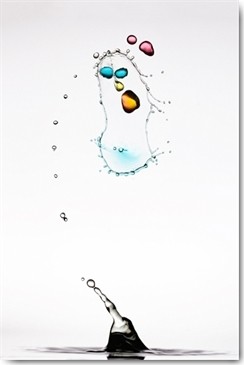 Manuel Sanchez, Ghost (Tropfen, Abstrakt, Modern, Wassertropfen, Makro, Momentaufnahme, Fotokunst, Splash, Spritzer, Wunschgröße, Wohnzimmer, Badezimmer, Treppenhaus, bunt)