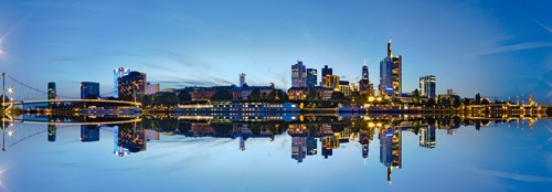 Rolf Fischer, Frankfurt - Panorama (Wunschgröße, Fotokunst, Metropole, Frankfurt, Fluss, Main, Skyline, Panorama, Abendszenen, Reflexionen, Architektur, Flur, Treppenhaus, Wohnzimmer, bunt)