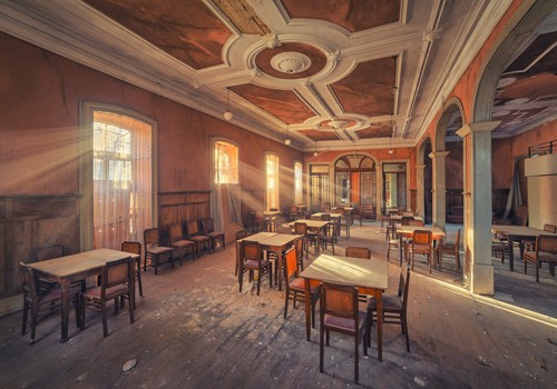 Matthias Haker, The Dining Room (Interieur, Restaurant, Speisesaal, Vergänglichkeit, Erinnerung, Nostalgie, Prunk, Pracht, Vergangenheit, Gebäude / Architektur, Verfall,  Wunschgröße, Nostalgie, Modern, Wohnzimmer, Schlafzimmer, bunt)
