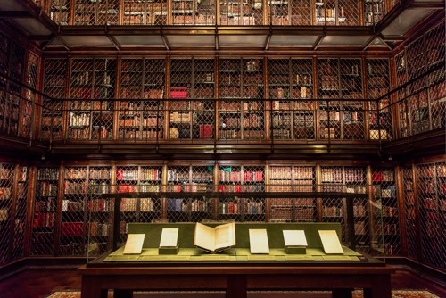 Ronin, Library Room (Interieur, Bücherei, Bibliothek, historisch, Aniquitäten, Treppenhaus, Wohnzimmer, Wunschgröße, Fotokunst, bunt)
