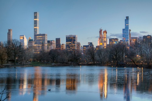 Aurélien Terrible, New Yorker (Skyline,  Architektur, Metropole, Hochhäuser, Spiegelungen, Wasser, Wohnzimmer, Büro, Fotokunst,  bunt)
