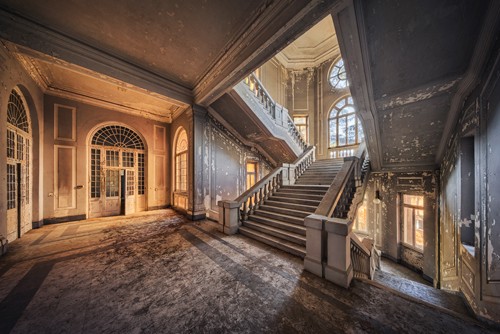 Matthias Haker, Solitude (Villa, mondän, Vergänglichkeit, Erinnerung, Nostalgie, Prunk, Pracht, Vergangenheit, Gebäude / Architektur, Verfall,  Wunschgröße, Fotokunst, Modern, Wohnzimmer, Schlafzimmer, bunt)
