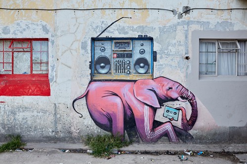 Peter Hillert, Township (Fassade, Haus, Graffity, Wandmalerei, Street Art, Elefant, Cassettenrecorder, witzig, lustig, Wunschgröße, Jugendzimmer,)