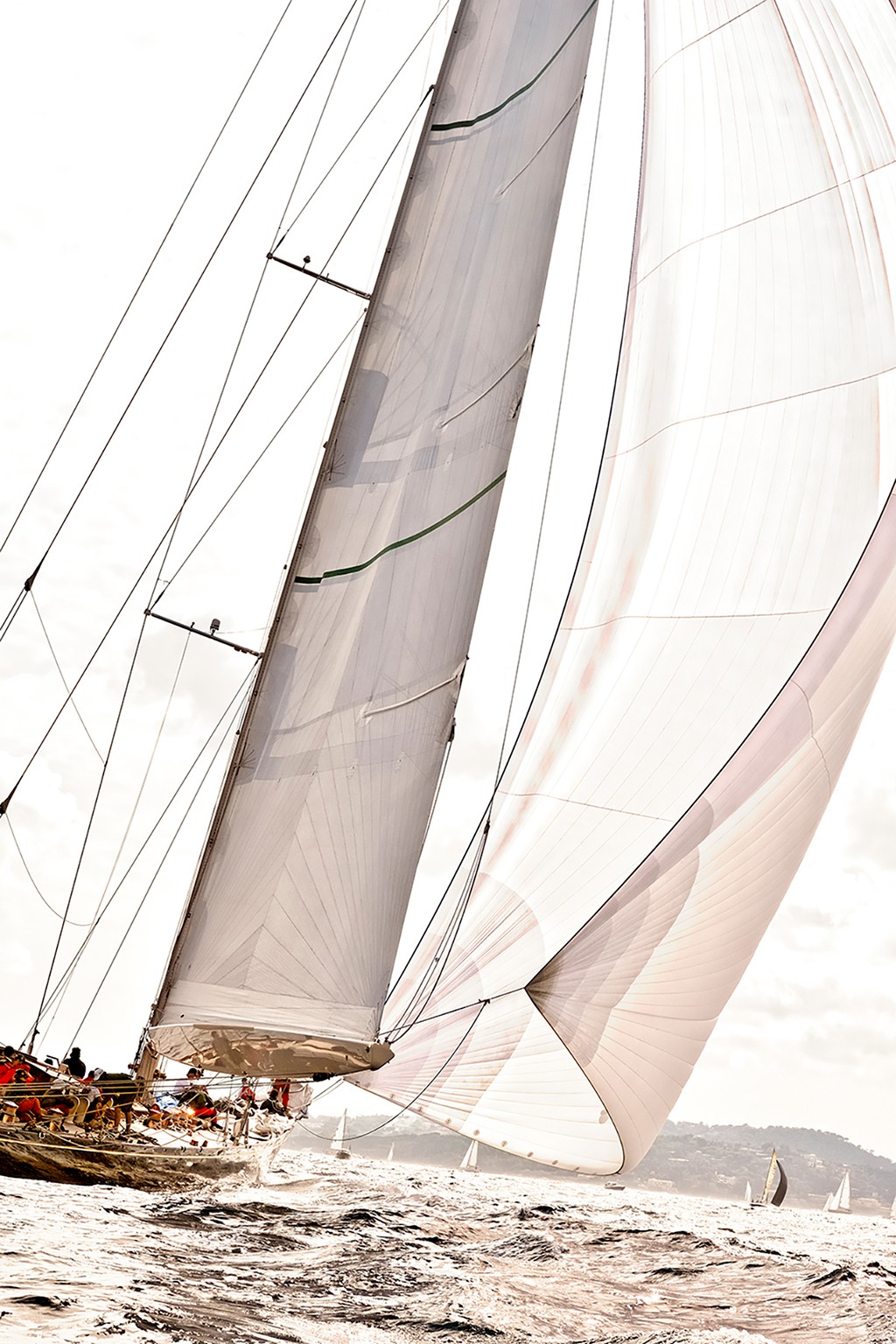 Georges-Félix Cohen, Windy II (Meeresbrise, Meer, Segelboot, Wassersport, Segel, Abenteuer,   Regatta, Wind, Badezimmer, Treppenhaus, Wunschgröße, Fotografie, bunt)