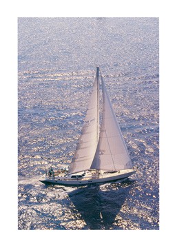 Ingrid Abery, Silver Sea I (Fotografie, Meeresbrise, Segelyacht, Wind, Geschwindigkeit,  Segel, Schiff, Wasser, Meer, Boot, Sport, Segelsport, Badezimmer, Wohnzimmer, Treppenhaus, bunt)