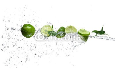 Jag_cz, Pieces of limes in water splash (Wunschgröße, Fotokunst, Früchte, Obst, Zitrusfrüchte, Limetten, Limettenscheiben, Wasserstrahl, Wasserspritzer,  Frische, Erfrischung, belebend, Küche, Gastronomie, Bistro, weiß / grün)