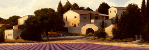 James Wiens, Lavender Fields Panel I (Wunschgröße, Malerei, Landschaften, Lavendelfelder, Landwirtschaft, Bäume, Dorf, Wohnzimmer, Treppenhaus, bunt)