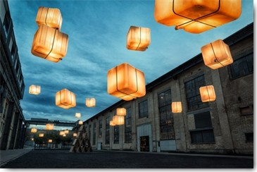 John Wilhelm is a Photoholic, Jungkunst (Fotokunst, Leuchtballons, schwebende Pakete, Lateren,  Leichtigkeit, Schlafzimmer, Wunschgröße, bunt)