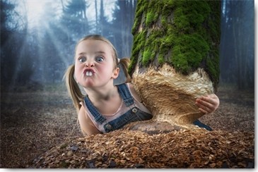 John Wilhelm is a Photoholic, Just a little Beaver (Fotokunst, Mädchen, Bieber, Nagezähne, Baum, fällen, frech, Wald,frech, Kinderzimmer, Jugendzimmer, Zahnarztpraxis, Wunschgröße, bunt)