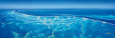 John Xiong, Great Barrier Reef III (Photokunst, Wunschgröße, Landschaften, Ozean, Vogelperspektive, Horizont, Meeresbrise, Wohnzimmer, Badezimmer, Treppenhaus, blau)