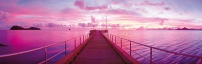 John Xiong, Tropical sunrise (Photokunst, Wunschgröße, Landschaften, Sonnenaufgang,  Meeresbrise, Brücke, Horizont, Wohnzimmer, Jugendzimmer, pink)