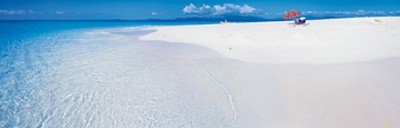 John Xiong, Upolo Cay (Meeresbrise, Strand, Sand, Traumstrand, Einsamkeit, Idylle,  maritim, Horizont, Photokunst, Wunschgröße, Badezimmer, Treppenhaus, Wohnzimmer, bunt)