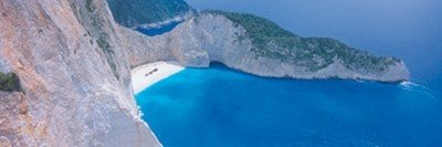 John Xiong, Shipwreck Beach II (Meeresbrise, Strand, Sand, Traumstrand, Schlucht, Felsen, maritim, Horizont, Fotografie, Wunschgröße, Badezimmer, Treppenhaus, bunt)