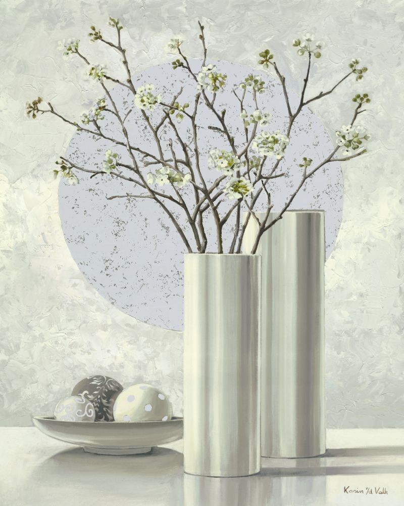 Karin V.D. Valk, Silver Inspiration I (Malerei, modern, Stillleben, Blumenvase, blühende Zweige, Blütenzweige, Obstteller, steril, kühl, Esszimmer, Wohnzimmer, silber)