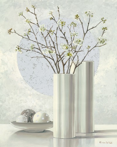 Karin van der Valk, Silver Inspiration I (Wunschgröße, Malerei, Stillleben, silberne Blumenvase, blühender Zweig, Teller, Obstteller, modern, dekorativ,  Wohnzimmer, Treppenhaus, Esszimmer, silbern)