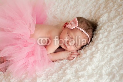 katrinaelena, Newborn Baby Girl Wearing a Pink Tutu (neugeborene, baby, mädchen, kleinkinder, ballerina, tutu, portrait, rosa, ballett, schlaf, schlafen, einträchtig, beruhigt, kaukasier, hübsch, süss, unschuld, unschuldig, stirnband, kostü)