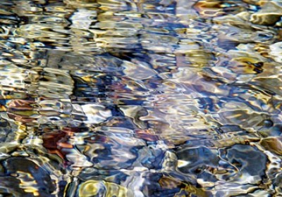 Ortwin Klipp, Liquids 1 (Fotokunst, Wasser, Bach, Steine, Klarheit, Frische, Büro, Business, Wohnzimmer, bunt)