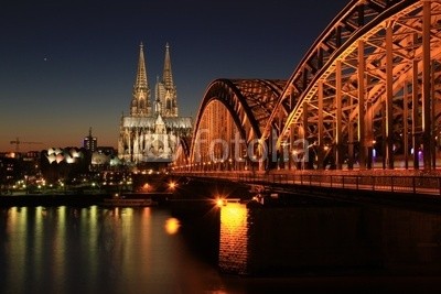 kuegi, Kölner Dom bei Nacht (köln, kölner, dom rep, nacht, rhein, brücke, hohenzollern, skyline, kirche, fluß, gotisch, gebäude, unesco, weltkugel, historisch, gebäude, abend, beleuchtete frauenkirche, leuchtend, deutschland, welt, berühmt, postkarte, weltbekannt, sehenswürdigkeit, t)