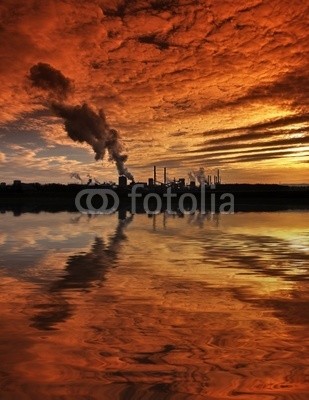 Lars Tuchel, Industrieromantik (hochformat, industrie, stahlwerk, landschaft, himmel, wolken, sonnenuntergang, sonne, lichtstimmung, colouring, wasser, wasser, see, teich, welle, welle, weitwinkel, silhouette, techni)