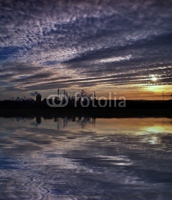 Lars Tuchel, Industrieromantik (industrie, stahlwerk, landschaft, himmel, wolken, sonnenuntergang, hochformat, sonne, lichtstimmung, colouring, wasser, wasser, see, teich, welle, welle, weitwinkel, silhouette, techni)