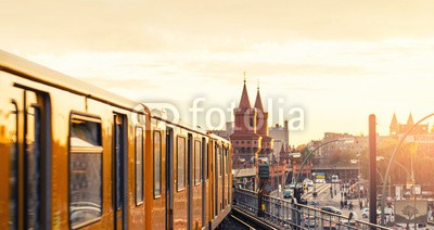 lassedesignen, Berlin | Oberbaumbrücke (berlin, rohr, hauptstadt, verkehr, station, bahnhof, underground, gasse, tram, brücke, bewegung, eisenbahn, gelb, kreuzung, sonnenuntergänge, fortbewegung, stadt, städtisches, spree, zentrum, stadt, deutschland, abend, orientierungspunk)