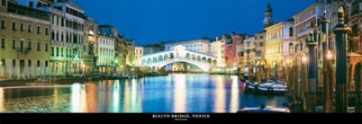 John Lawrence, Rialto Bridge, Venice (Venedig, Italien, Canal Grande, Rialto Brücke, Sehenswürdigkeiten, Wahrzeichen, Nachtszene, Beleuchung, Lichter, Stadt, Wohnzimmer, Treppenhaus, Fotokunst, bunt)