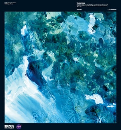 Landsat-7, Volcanoes (Wunschgröße, Photokunst, Fotokunst, Nasa, Satellit, Satellitenbild, Geologie, Vulkane,  Wohnzimmer, Büro, Treppenhaus, blau / weiß)
