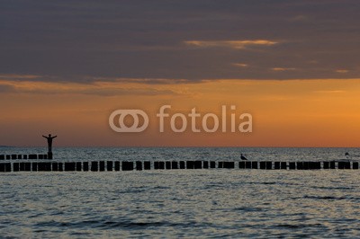 Lars Tuchel, Freiheit (wasser, meer, see, ostsee, welle, welle, himmel, wolken, person, gesten, kÃ¶rper, symbol, symbol, symbolic, symbolisch, frei, freiheit, urlaub, reise, reisen, gefÃ¼hl, emotio)