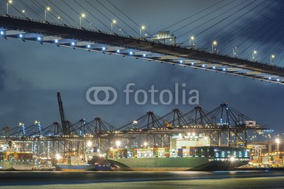 leeyiutung, Container port in Hong Kong (brücke, containerschiff, hafen, industrie, hong kong, fracht, business, träger, china, handel, kommerzielle, container, kräne, bräuche, lieferung, dock, ausfuhr, frachtgut, gut, highway, einfuhr, gewerblich, heben, belastung, maritim, gut, nautisc)