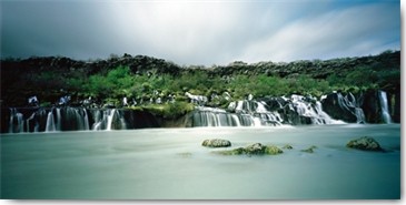 Leo Seidel, Hraunfossar-Island (Wasserfall, See, Island, Landschaft, Wohnzimmer, Treppenhaus, Wunschgröße, Fotokunst, bunt)