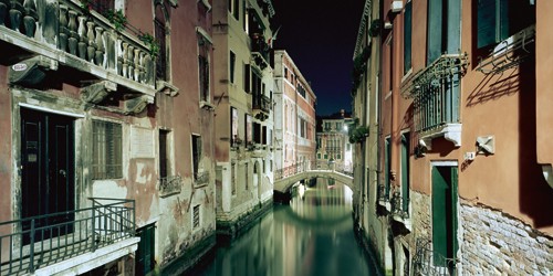 Leo Seidel, Venedig I (Kanal, Rio, Venedig, Italien, Wasserstraße, romantisch, Abendszene, Idylle, Ruhe, Wohnzimmer, Treppenhaus, Wunschgröße, Fotokunst, bunt)