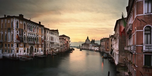 Leo Seidel, Venedig II (Canale Grande, Venedig, Serinissima, Italien, Wasserstraße, romantisch, Sonnenaufgang, Idylle, Ruhe, Dämmerung, Wohnzimmer, Treppenhaus, Wunschgröße, Fotokunst, bunt)