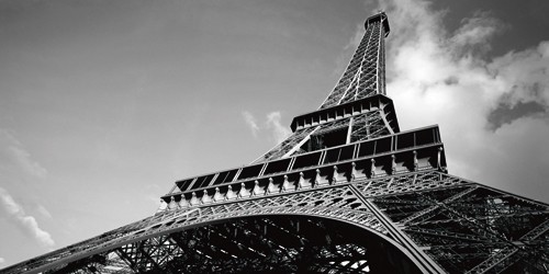 Leo Seidel, Eiffel Turm III (Eiffelturm, Paris, Wahrzeichen, Architektur, Konstruktion, Perspektive, Untersicht, Wohnzimmer, Treppenhaus, Wunschgröße, Fotokunst, schwarz/weiß)