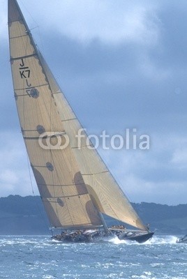 linous, America´s Cup Jubilee / Cowes (segelboot, meer, beige, welle, küste, golfer, wasser, blau, himmel, hellblau, segel, boot, schiff, segelspor)