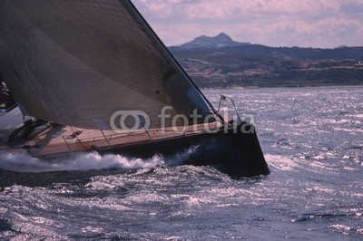 linous, Segelboot (segelboot, segelschiff, yacht, bogen, yacht, boot, schiff, meer, wasser, berg, ufer, gespann, seil, seil, takelage, weiß, blau, himme)