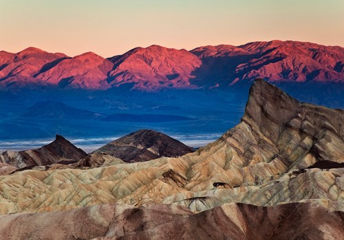 Lothar Ernemann, Death Valley 6 (Wunschgröße, Landschaftsfotografie, Natur, Amerika, Berge, Felsen, Sonnenaufgang, Licht, Wohnzimmer, Treppenhaus, Arztpraxis, Schlafzimmer, bunt)