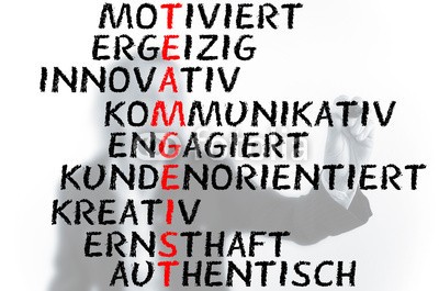 LUCKAS, Frau schreibt Teamgeist an (erfolg, leistung, seminar, dienstleistungen, strategie, teller, gesellschaft, improvement, backstein, debatten, business, dienstleistung, freundlich, business, gewinn, innovation, kommunikation, berechtigung, kreativ, kunden, dienstleistungen, manage)