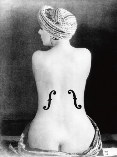 Man Ray, Le Violon dIngres, 1924 (Rückenakt, Violinenschlüssel, Tattoo, Frau, Surrealismus, Fotokunst, Klassische Moderne, Wohnzimmer, Schlafzimmer, schwarz/weiß)