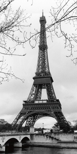 Manuela Hoefer, Eiffel Tower - Paris, France (Modern,Fotografie schwarz/weiß,Fotografie Städte, Paris,Eifelturm,Fluß, Seine)