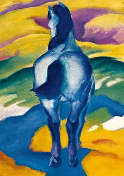 Franz Marc, Blaues Pferd II (Malerei, Expressionismus, Pferd, Tier, Rückenansicht, Schweif, figurativ, Landschaft, Hügel, klassische Moderne, Wohnzimmer, Arztpraxis, Treppenhaus, blau / bunt)