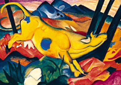 Franz Marc, Die gelbe Kuh (Malerei, Expressionismus, Landschaft, Kuh, rennende Kuh, Berge, Hügel, Tier, Bäume, klassische Moderne, Wohnzimmer,  Treppenhaus, bunt,)