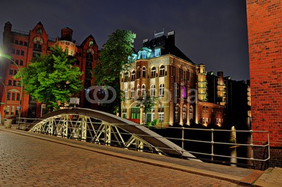 Marco2811, Hamburg Speicherstadt (speicherstadt, hamburg, beleuchtet, historisch, wahrzeichen, puerto, sehenswürdigkeit, abend, alt, altes, gebäude, beleuchtete frauenkirche, deutschland, europa, fleet, gebäude, historisch, illuminiert, kanal, lagerhaus, lagerhaus, nacht, nachts, norddeut)
