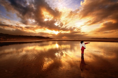 Marina Cano, Angel (Fotokunst, Photokunst, Landschaftsfotografie, Sonnenuntergang, Wohnzimmer, Büro, Kind, Regenschirm,Flur,Fotografie)