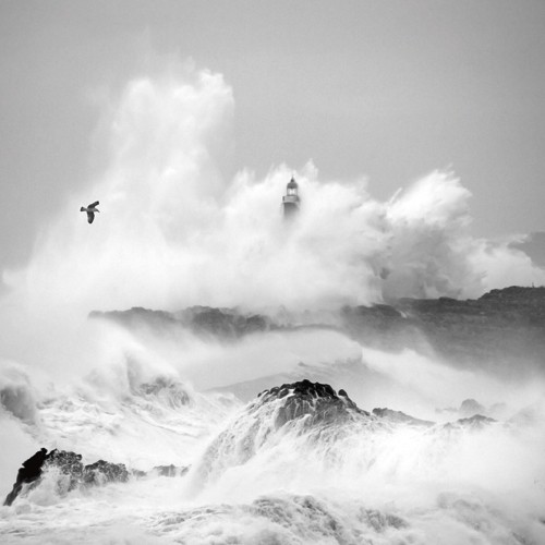 Marina Cano, Storm in Cantabria (Fotokunst, Photokunst, schwarz/weißMeer, Wellen, Meeresbrise, Leuchtturm, Landschaftsfotografie, Wohnzimmer, Büro,Flur,Fotografie)