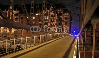 Matthias Krüttgen, Nachts in der Speicherstadt II (Fotokunst,Städte,Gebäude / Architektur, Brücke,Hamburg,Flur,Treppenhaus)