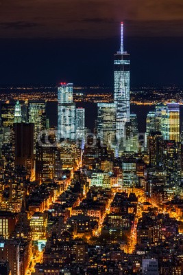 mandritoiu, Aerial view of the Lower Manhattan skyscrapers by night (downtown, antennen, luftaufnahme, amerika, architektur, hell, gebäude, business, stadt, stadtlandschaft, stadtteil, finanz-, finanzen, financial district, hochhaus, orientierungspunkt, lower manhattan, manhattan, new york city, new york city, nacht, bür)