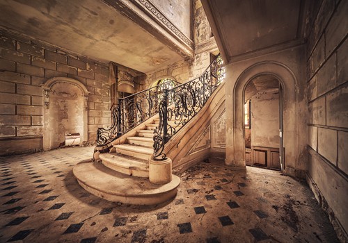 Matthias Haker, Path to the Light (Interieur, Treppenhaus, Gebäude / Architektur, Treppen, Stufen, Licht, Vergangenheit, Schloss, Wohnzimmer, Wunschgröße, braun / grau)