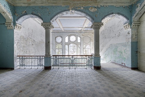 Michael Belhadi, Beelitz No.1 (Stadt, Ostdeutschland, Klinik, Tuberkuloseklinik, Verfall, Architektur, Nostalgie,   Wunschgröße, Wohnzimmer, Treppenhaus, Büro, Fotokunst, bunt)